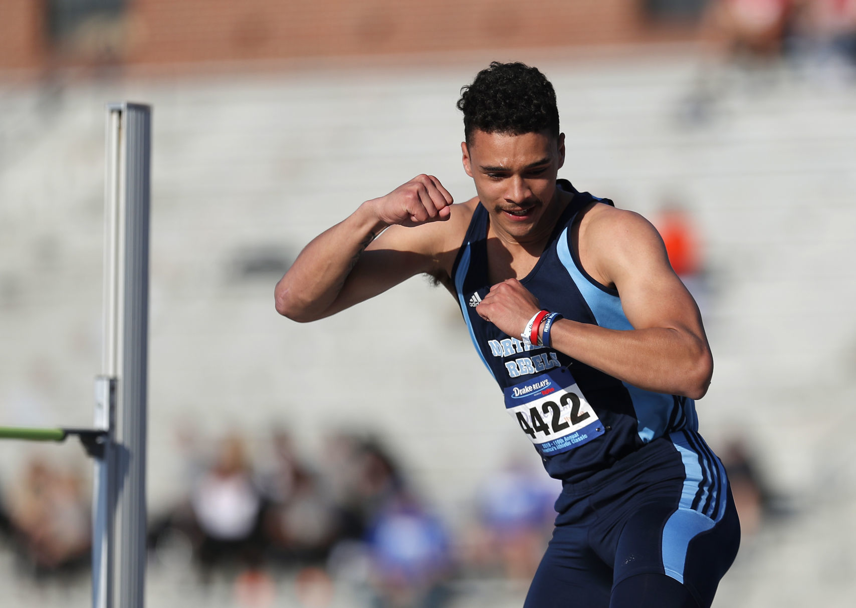 042518mp-DrakeRelays-boys-highjump-5